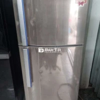 Tủ lạnh 180 lít đang hoạt động tốt