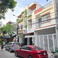 Bán nhà 3 tầng mới -Full nội thất hiện đại - gần biển Nguyễn Tất Thành