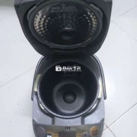 Tôi cần bán hai nồi cơm như trên hình đăng