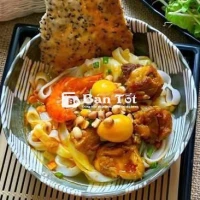Tìm Người Phụ Bán Mỳ Quảng Phú Chiêm Buổi Sáng  