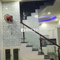 Nhà lô góc sát quốc lộ 1K