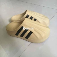 DÉP SỤC ADIDAS ĐẾ BÁNH MÌ - MỚI 100% - GIÁ RẺ!