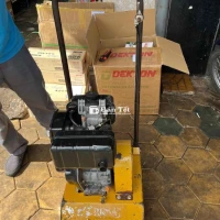 Đầm bàn bãi 80kg chạy dầu