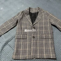 Bạn nào cần áo khoác dạ size S/M đẹp, giá tốt thì đừng bỏ qua nhé! Mình bán lại áo khoác dạ này ở mức chỉ 95k vì đã bị thay đổi size sang L sau cân nặng. Áo rất đẹp, phong cách Tây, đảm bảo còn mới đến hơn 98%, kiểu dáng thanh lịch, màu sắc sang trọng. Chất áo dày dặn, giữ ấm tốt, phù hợp với thời tiết se lạnh sắp tới. Nhanh tay liên hệ mình để sở hữu nhé, số lượng có hạn thôi ạ!  