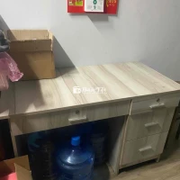 Bàn gỗ ít sử dụng còn mới 99%