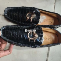 Cần Bán Đôi Giày Gucci Size 42  