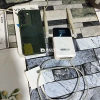 Cần Tiền Bán Điện Thoại Vivo Y100 128GB Và Cục Bắt Wifi  