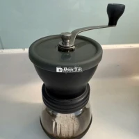 Máy Xay Cà Phê Cầm Tay Hario Skerton + Ly Starbucks