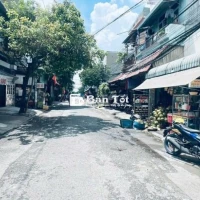 Nhà + 7 phòng trọ ngay chợ Xóm Vắng, Dĩ An mặt tiền buôn bán đa ngành