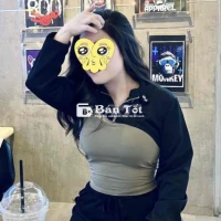 Váy suông đuôi xếp li, áo crop tay dài