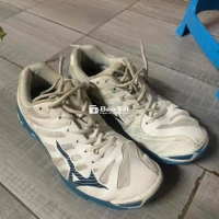 giày cầu lông mizuno Wave Voltage