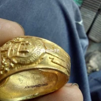 2 cái nhẫn mỹ