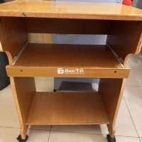Bàn vi tính vàng 60