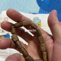 Cần bán 1 vòng trầm tự nhiên .có mùi hương