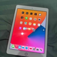 IPAD GEN 6 32GB zin all,ZIN ÁP ĐẸP KENG CÓ DÁN PPF