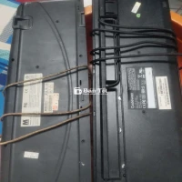 Bàn phím chính hãng còn tốt, cổng PS/2  