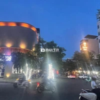 NGUYỄN CÔNG TRỨ,LÔ GÓC ĐẸP, 3 TẦNG 3 MÊ VÀO Ở NGAY–Ô TÔ ĐỖ CỬA -5.X TỶ