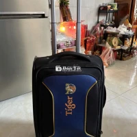 Nhà hết chỗ chứa nên thanh lý một số vali và túi xách. Riêng Vali 20 inch từ chương trình khuyến mãi Bia Tiger này, đảm bảo chất lượng tốt, giá cực kỳ hợp lý và cực kỳ tiện ích cho các gia đình chuẩn bị cho những chuyến đi xa hoặc đi du lịch ngắn ngày.