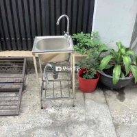 Chậu rửa bát có cả chân đều bằng inox