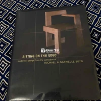Sách hình Sitting on the Edge: Bộ sưu tập ghế của Michael & Gabrielle Boyd (1950)