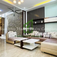 Nhà 3 tầng khu Phạm Văn Đồng 4PN hiện đại full nội thất cho thuê