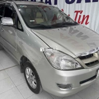 Toyota Innova 2006 G - 123456 km  