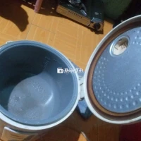 Em bán ít đồ về quê à