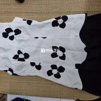 Váy hoa đen trắng nhã nhặn