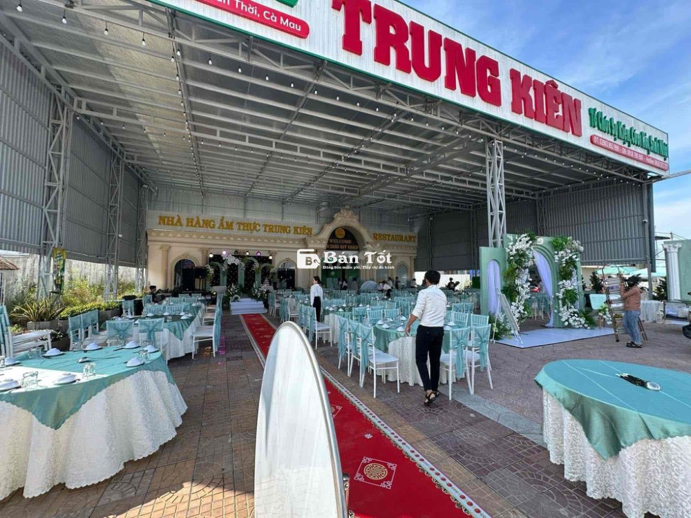 Tuyển Nữ Nhân Viên Phục Vụ  