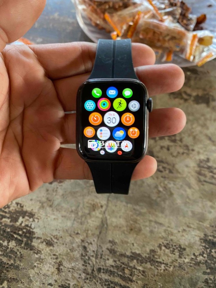 Đồng hồ Apple Watch Series 5 đang sử dụng, còn rất mới - Ai mua liên hệ em!  