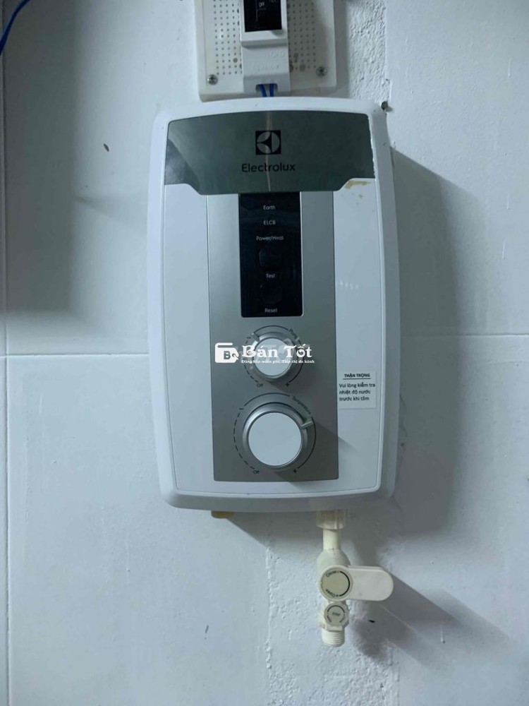 Nhà dư cần bán Máy nước nóng Electrolux EWE351HB-DWS2 3500W (có bơm trợ lực)  