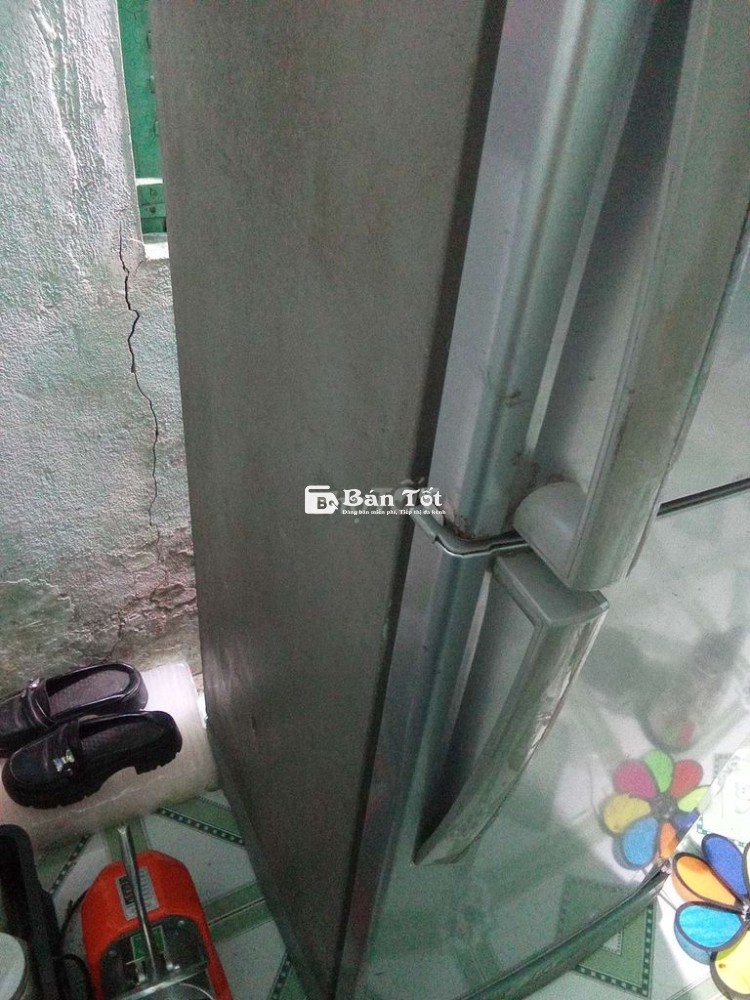 Tủ lạnh đang sử dụng cần bán gấp