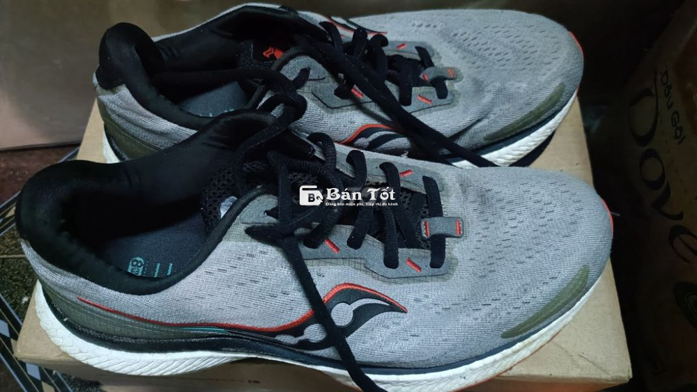 Nhiều giày thanh lý bớt - Giày chạy bộ Saucony 19 size 42 (26.5)  