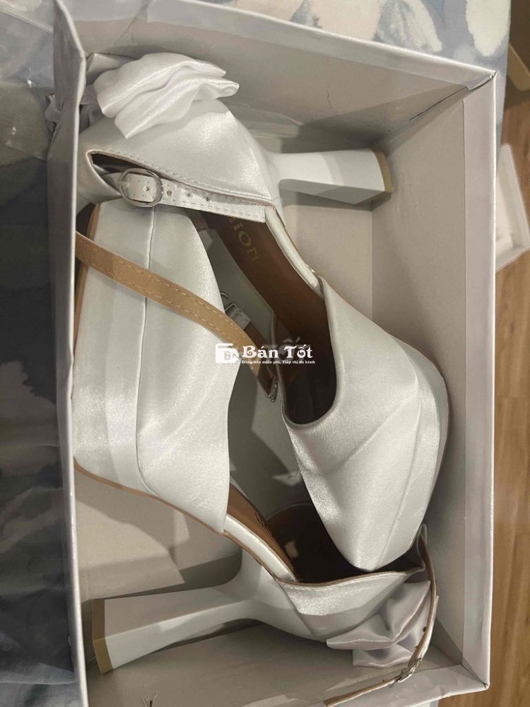 Giày cao gót trắng size 37 - mới 100%