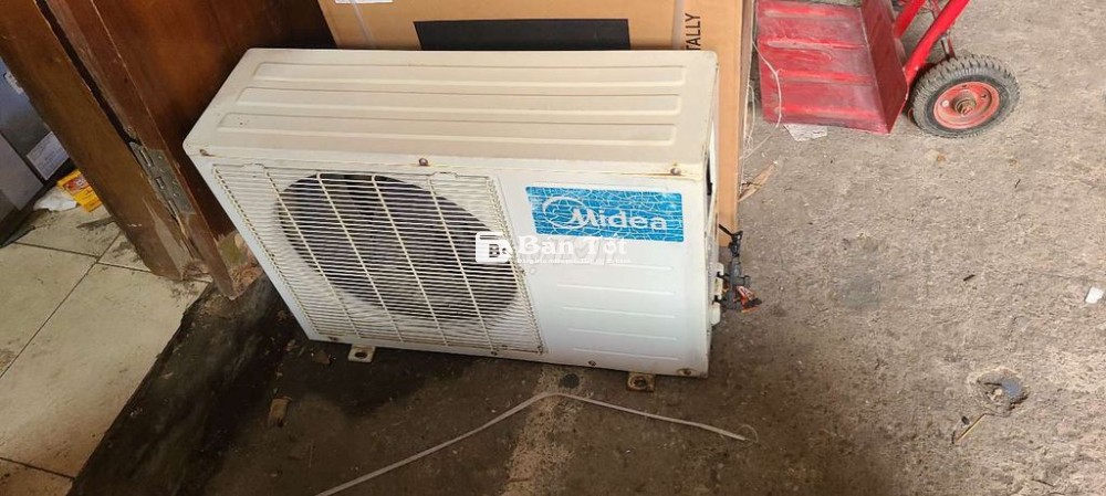 Midia 12000btu bao lắp đặt, bảo hành 1 năm.
