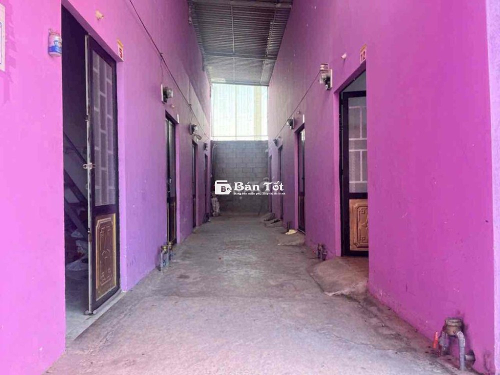 Bán dãy 12 phòng trọ gác, Căn Nhà cấp 4, DT: 749m2, 600m2 TC, SHR