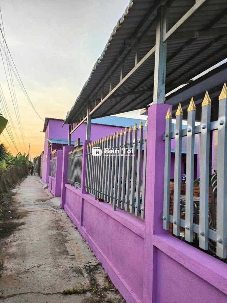 Bán dãy 12 phòng trọ gác, Căn Nhà cấp 4, DT: 749m2, 600m2 TC, SHR