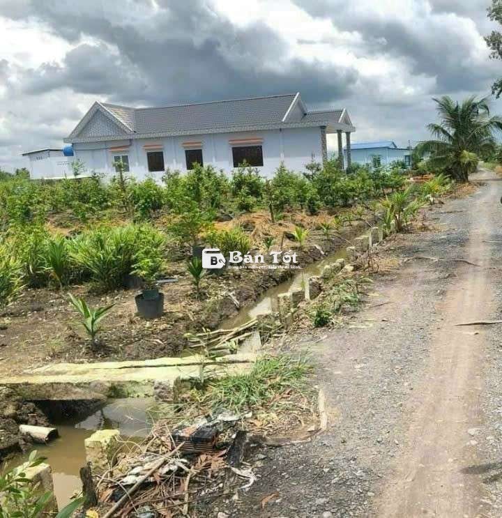 Hàng thơm, 690 m2 đất vườn view cực đẹp 15x 46m chỉ 650tr