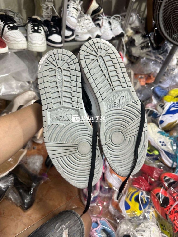 Giày nike jordan grey mới 95% size 41