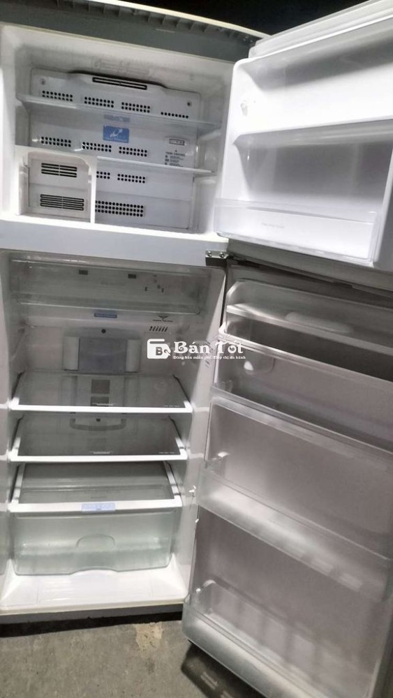 Tủ lạnh Hitachi 250L ko đóng tuyết
