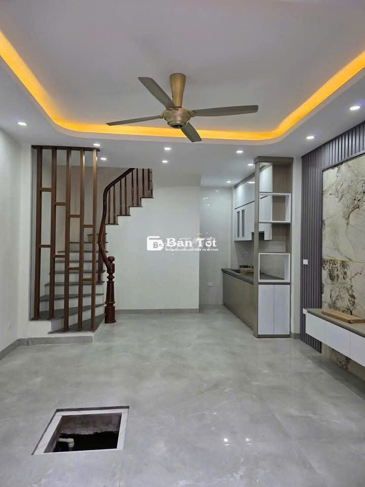 Nhà gần cầu Thạch Bích ô tô đỗ cổng 32m2-5T-3PN về ở luôn giá 3,15 tỷ
