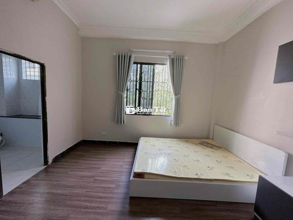 phòng đẹp tách bếp mặt tiền hẻm gần hutech