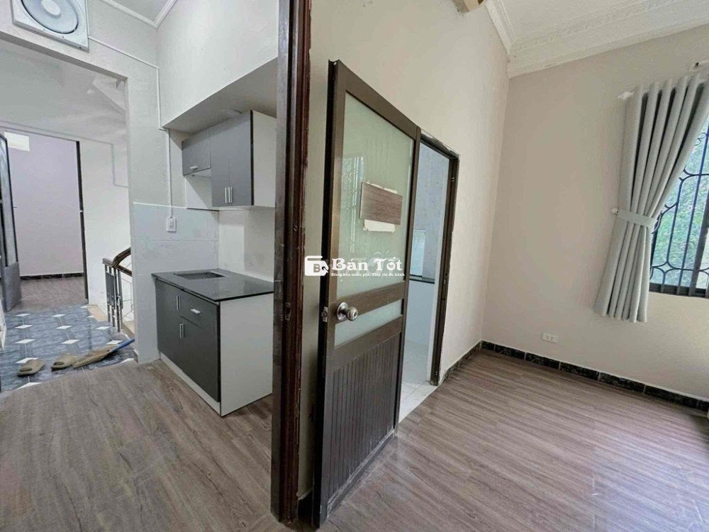 phòng đẹp tách bếp mặt tiền hẻm gần hutech