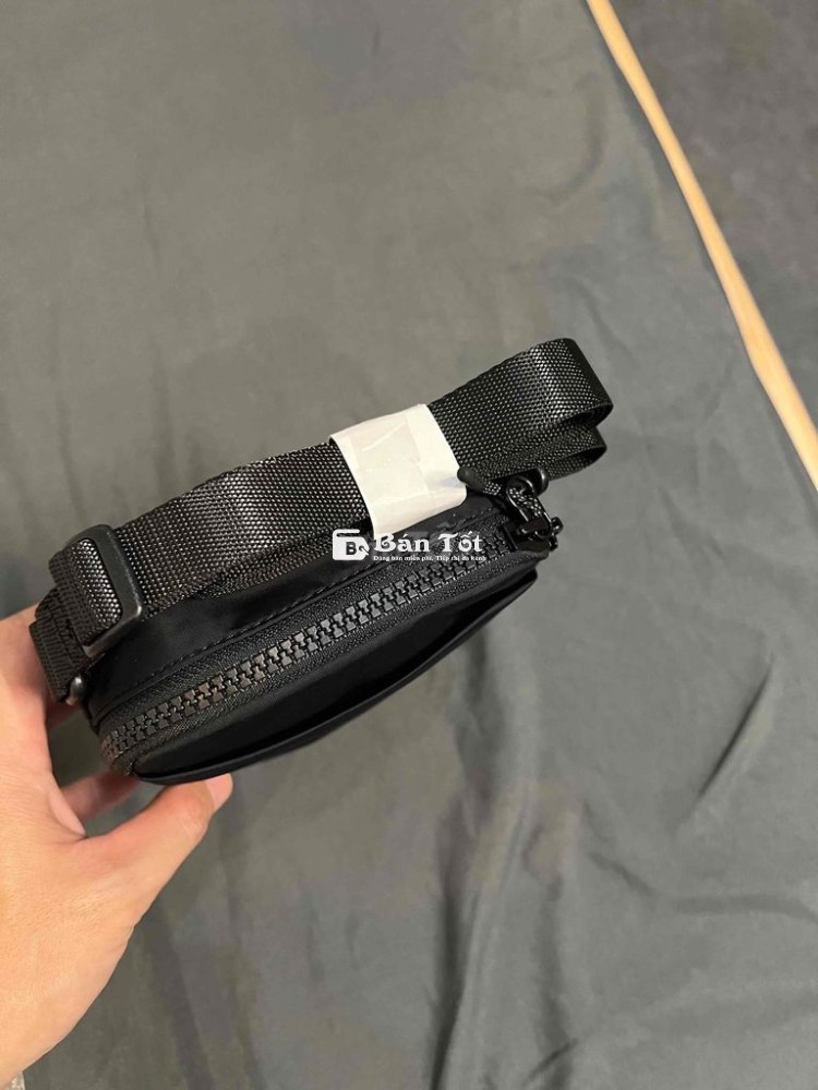 Túi Lululemon Đeo Chéo Size 1.5L - Hàng Auth Xách Tay Mỹ  