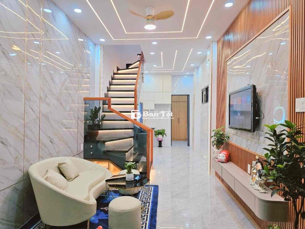 NHÀ MỚI ĐẸP Ở NGAY - NGAY NGÃ 3 QUANG TRUNG VÀ TÂN SƠN - CÁCH 10M TỚI