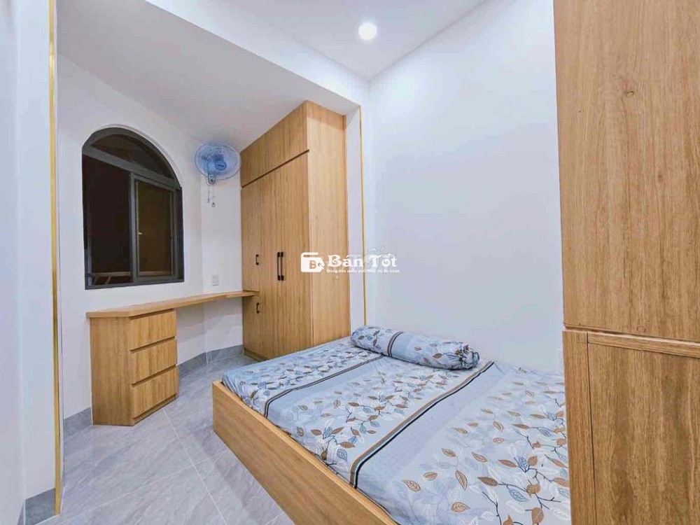 NHÀ MỚI ĐẸP Ở NGAY - NGAY NGÃ 3 QUANG TRUNG VÀ TÂN SƠN - CÁCH 10M TỚI