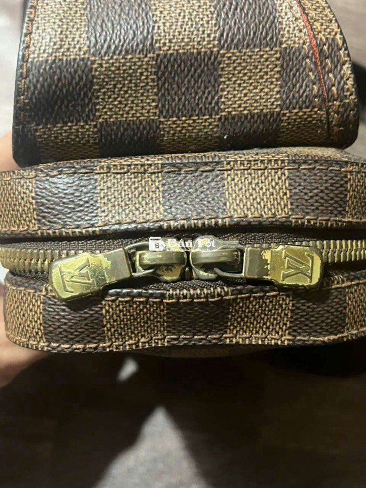 Túi đeo chéo Louis Vuitton