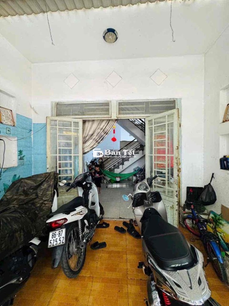 Hàng ngon ơi là ngon, 1 căn cho thuê , 1 căn để ở , mỗi tháng có tiền