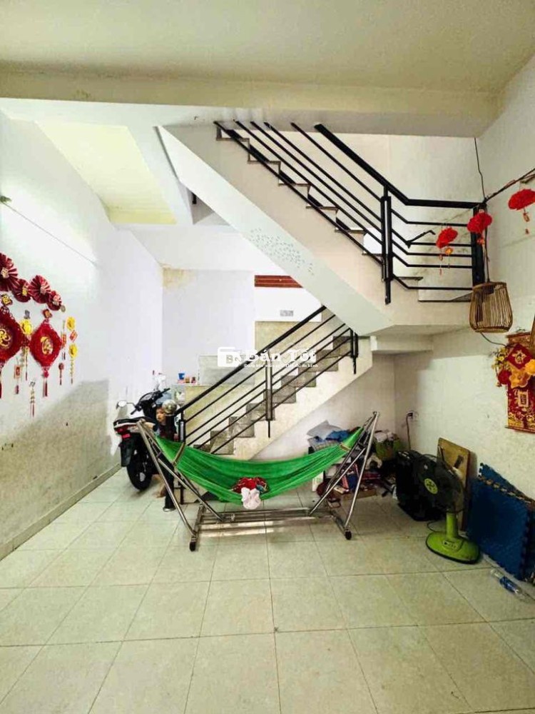 Hàng ngon ơi là ngon, 1 căn cho thuê , 1 căn để ở , mỗi tháng có tiền