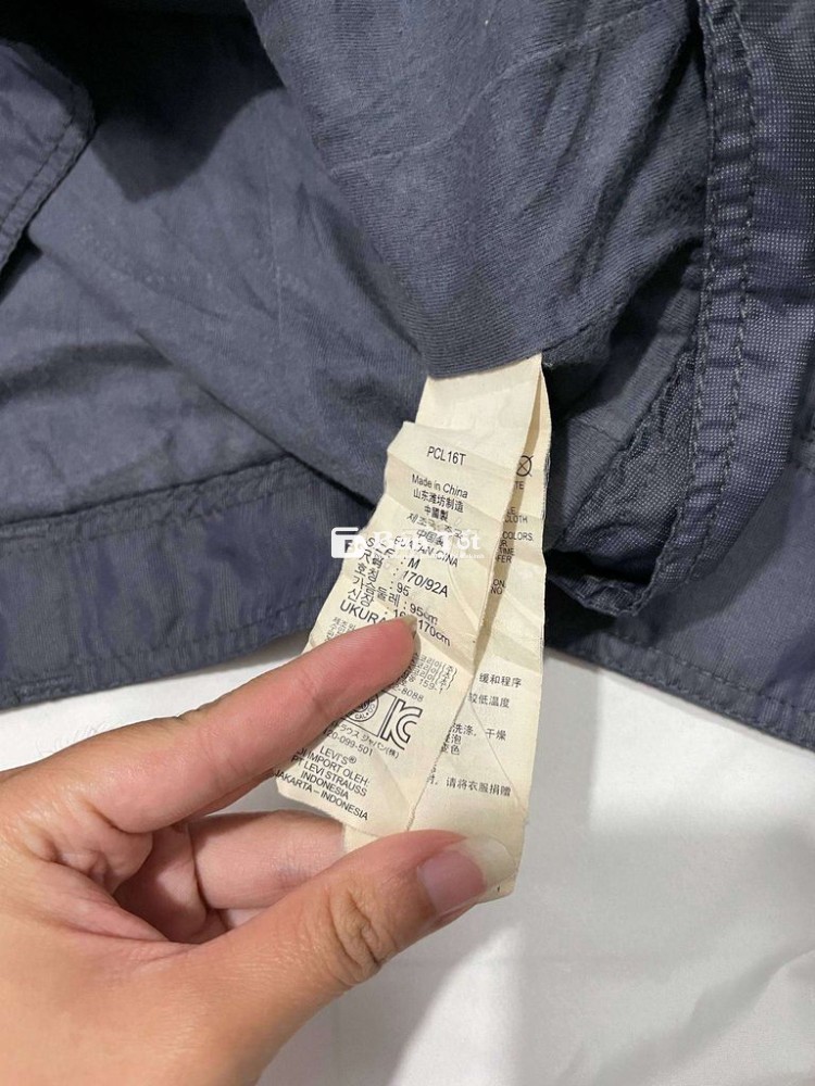 Jacket  Levis chính hãng
Sz  M 60 70 kg